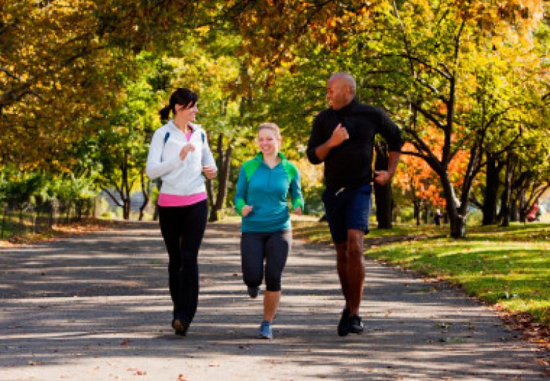 Fysisk aktivitet og sunt kosthald påverkar både psykisk og fysisk helse (FHI)