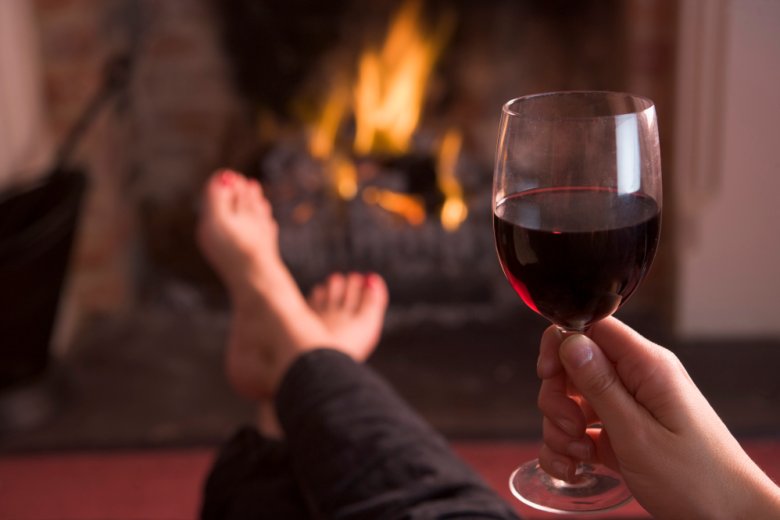 Hjemmekontor kan gi økt alkoholbruk for noen, men ikke for arbeidstakere flest (FHI)