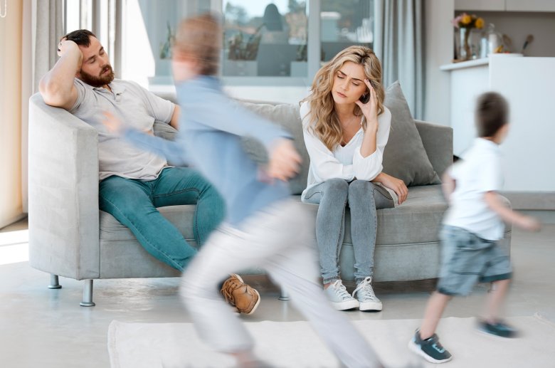 Hva skriver oppslagsverkene og retningslinjene om utvikling av ADHD-behandling?
