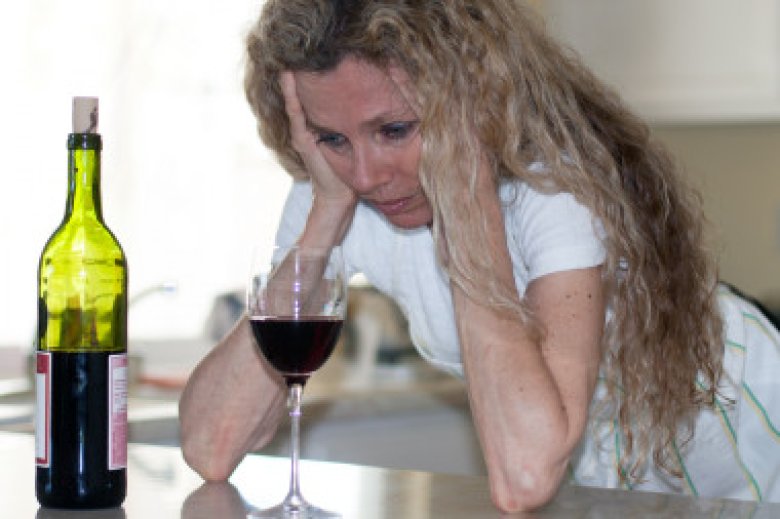 Mye drikking hos mor øker risikoen for atferdsproblemer hos småbarn (FHI)