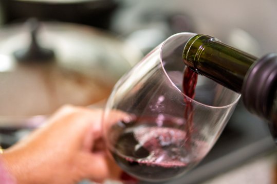 Ny kort forskningsomtale: Alkoholbruk blant eldre voksne i institusjon