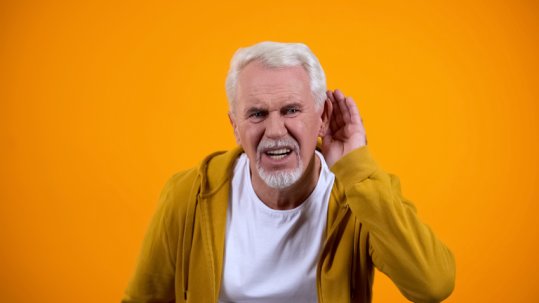 Forskere etterlyser mer oppmerksomhet rundt hørsel og demens (Brain)