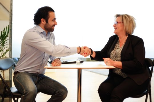 Tjenesteutvikling i sentrum: For ansatte i kommune- og spesialisthelsetjenesten (Erfaringskompetanse.no)